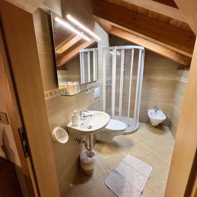 Garni Eden Bed and breakfast - Camera Quadrupla con Balcone - 2