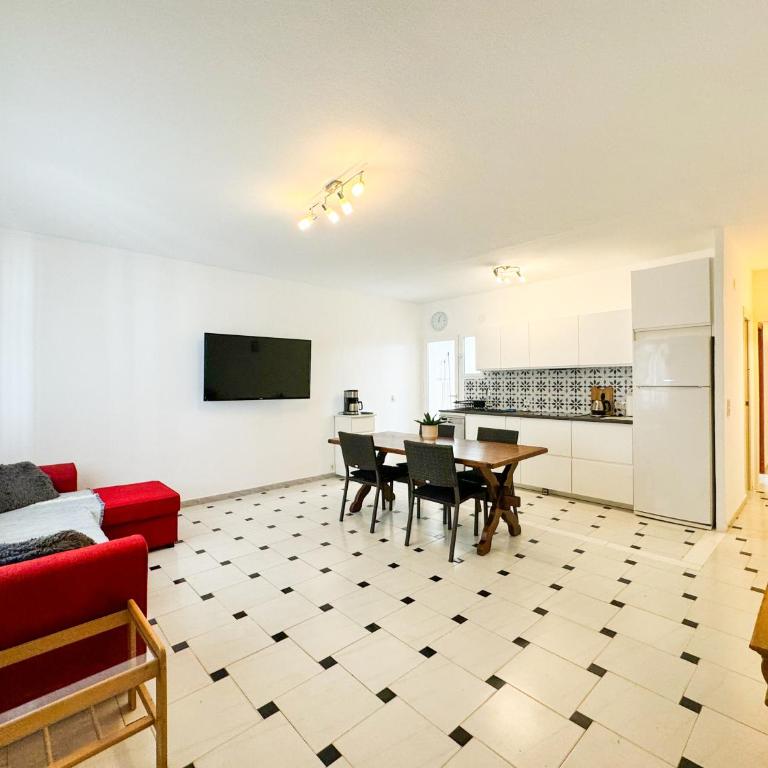 Beautiful bungalow near the sea - Three-Bedroom Apartment - 1
