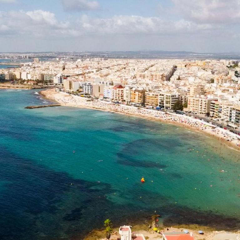 Beautiful bungalow near the sea - Three-Bedroom Apartment - 16