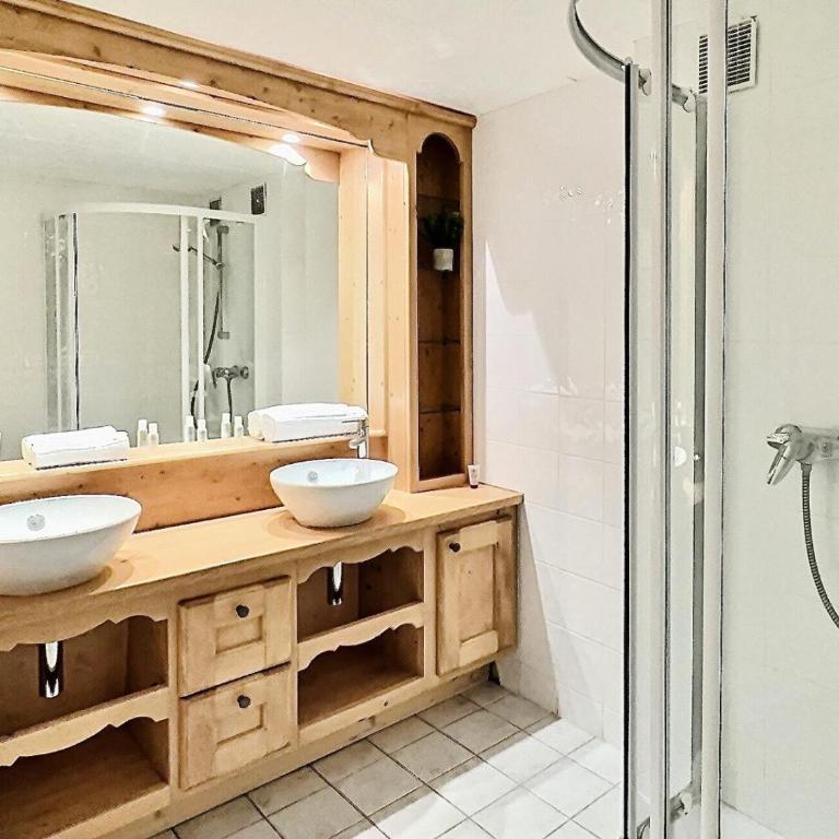 Résidence Neige Et Soleil - Studio 4 personnes à Tignes au pied des pistes et proche des commerces dans le quartier du Rosset. Studio très bien agencé avec MAE-1806 - Studio - 8