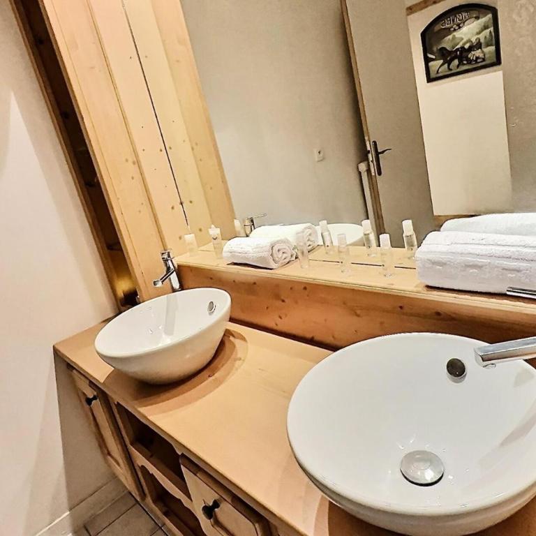 Résidence Neige Et Soleil - Studio 4 personnes à Tignes au pied des pistes et proche des commerces dans le quartier du Rosset. Studio très bien agencé avec MAE-1806 - Studio - 9