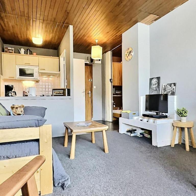 Résidence Lot 300 A Et B - Appartement 2 pièces 4 personnes proche des pistes et des commerces dans le quartier du Lavachet. Situé au 4ème étage d'une rési MAE-1926 - Appartement - 2