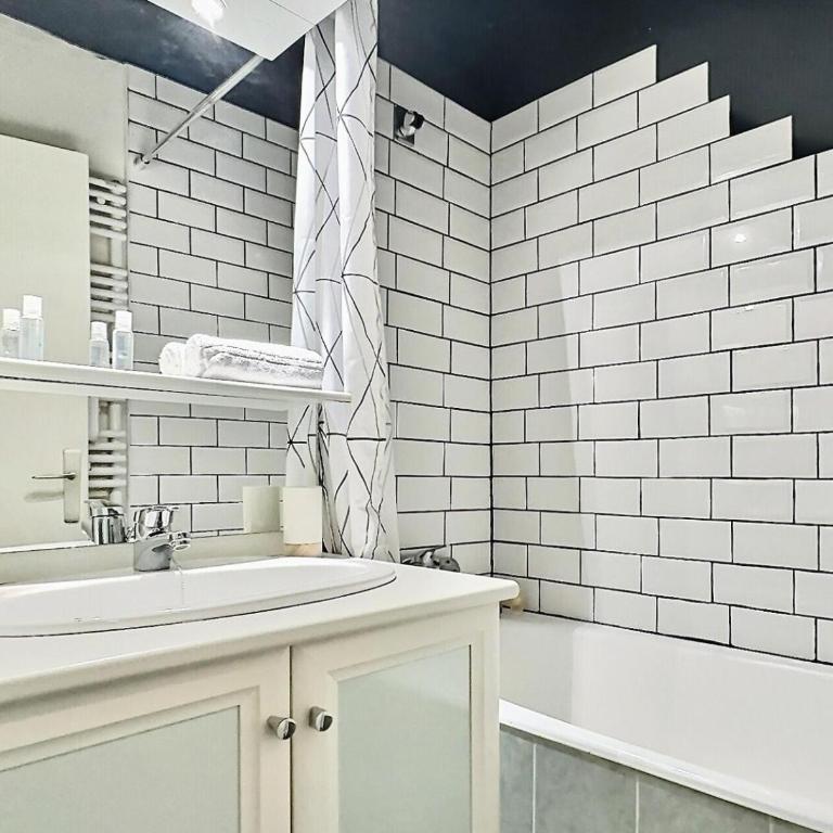 Résidence Lot 300 A Et B - Appartement 2 pièces 4 personnes proche des pistes et des commerces dans le quartier du Lavachet. Situé au 4ème étage d'une rési MAE-1926 - Appartement - 9