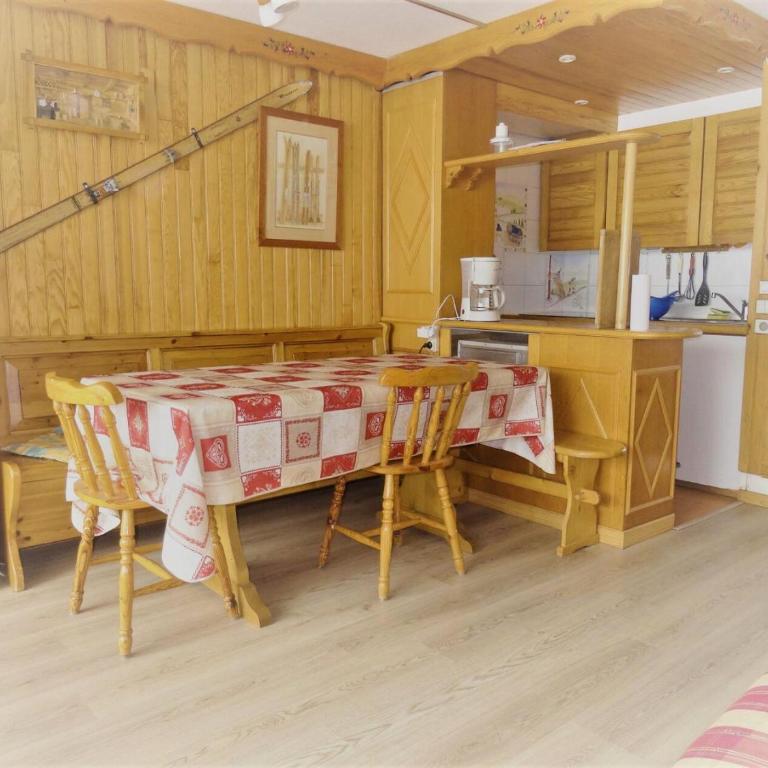 Résidence Le Palafour - Studio 5 personnes à Tignes au pied des pistes, des commerces, de l'ESF et de l'office du tourisme dans le quartier du lac. App MAE-2052 - Studio - 5