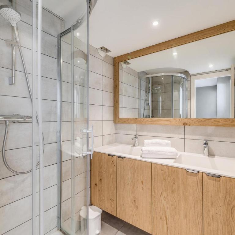Résidence Palafour - 3 pièces renové 3 - familial, spacieux - 2 salle de bain/douche - balcon vue lac MAE-3381 - Apartment - 6