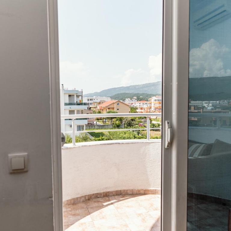Kraja Apartments - Studio Apartment with Queen Bed - 6