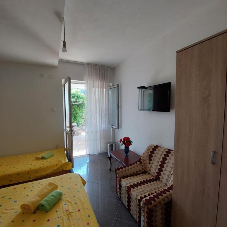 Apartments Ivana - Apartment with Garden View - 8