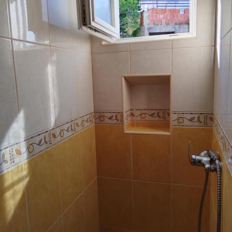 Apartmanes Volaric M - Deluks Dvokrevetna Soba sa Bračnim Krevetom i Bočnim Pogledom na More - 3