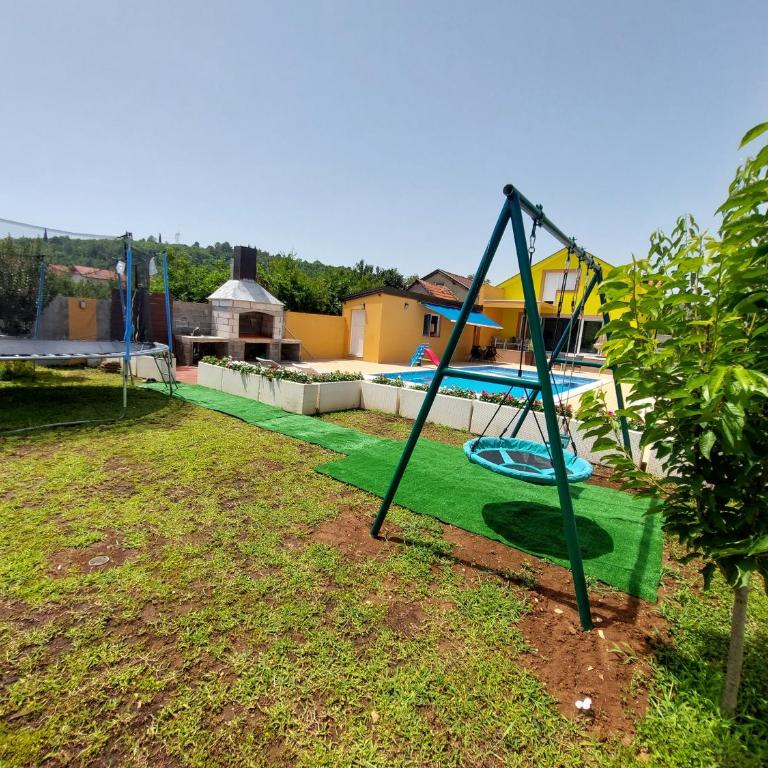 Holiday Home Revita Cocktail - Two-Bedroom House - 8