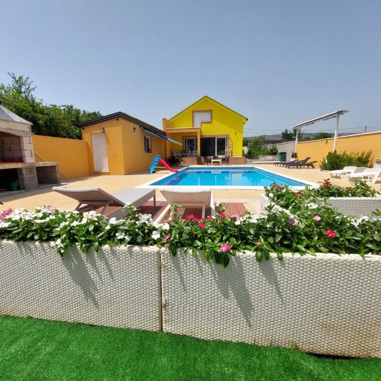 Holiday Home Revita Cocktail - Two-Bedroom House - 1