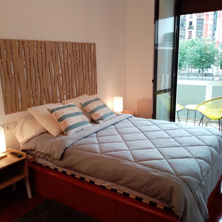 Centro de Bilbao, amplio, ascensor - Two-Bedroom Apartment - 1
