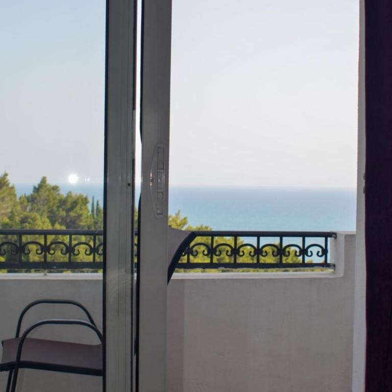 Villa Dulsinea - Quadruple Room with Balcony and Sea View - 14