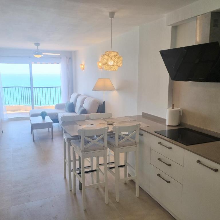 Las Antillas III Front Sea View Pool - Two-Bedroom Apartment - 9