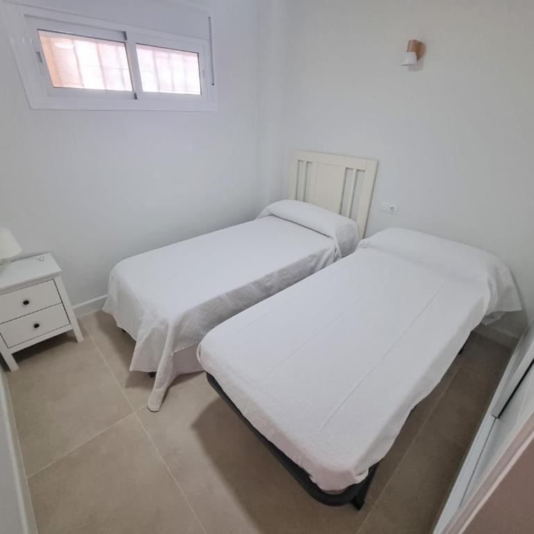 Las Antillas III Front Sea View Pool - Two-Bedroom Apartment - 16