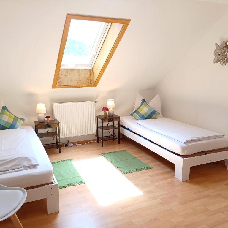 Haus Miele - Zweibettzimmer mit Gemeinschaftsbad - 1