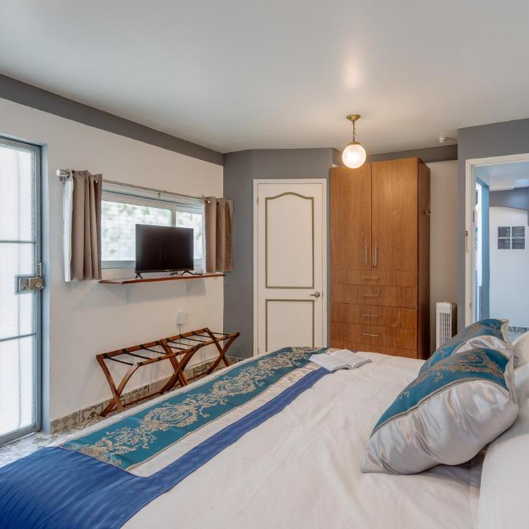 The Condesa House - Deluxe Double Room with Balcony - 1