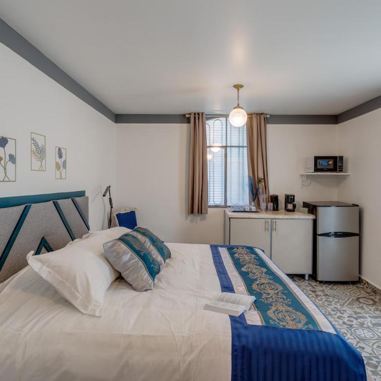 The Condesa House - Deluxe Double Room with Balcony - 5