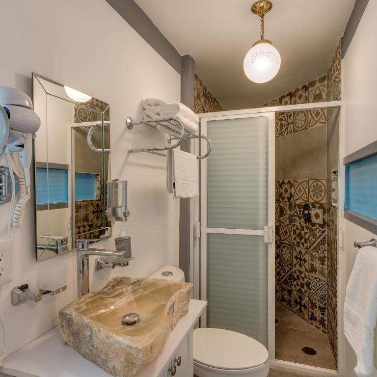 The Condesa House - Deluxe Double Room with Balcony - 3