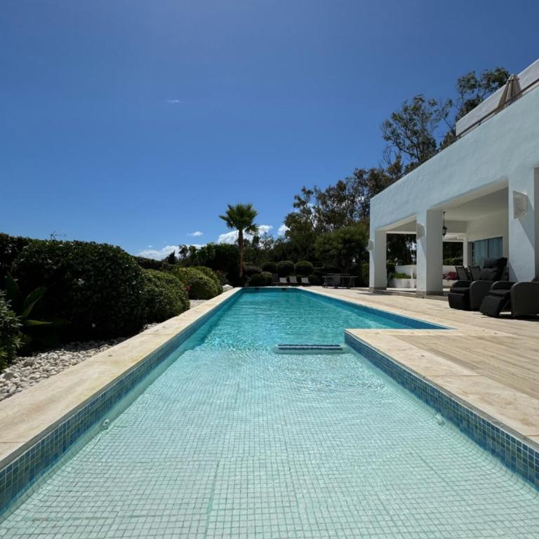 HERMOSA VILLA en MARBELLA,100 m playa, vistas al mar, piscina privada - Villa con piscina privada - 7
