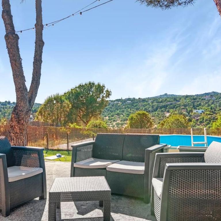Cozy wood cabin, Casino, Pool, 25 min to Madrid Center - Two-Bedroom Villa - 2