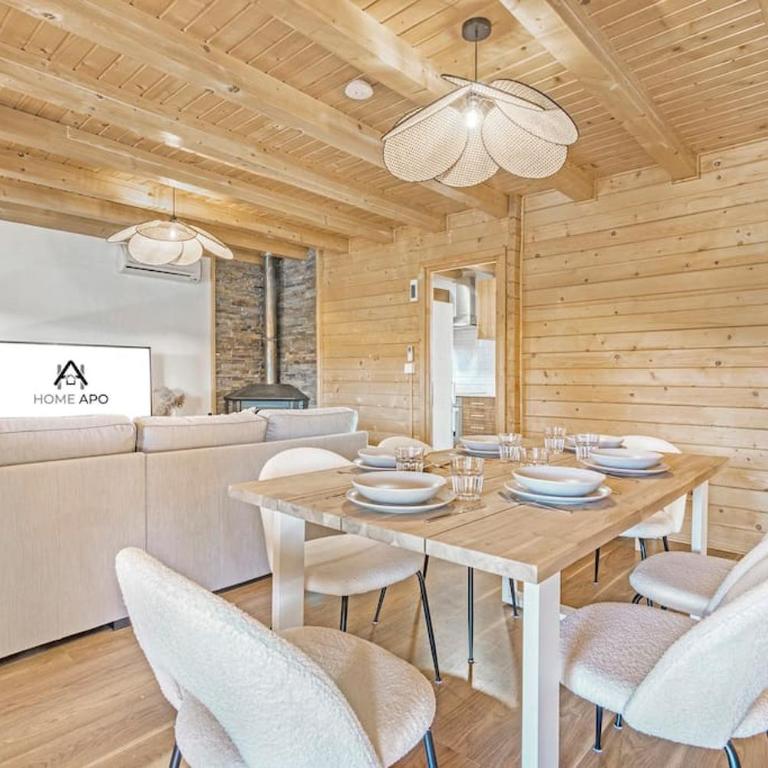 Cozy wood cabin, Casino, Pool, 25 min to Madrid Center - Two-Bedroom Villa - 19