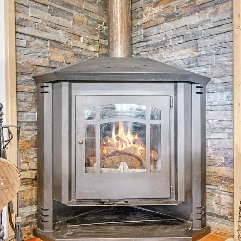 Cozy wood cabin, Casino, Pool, 25 min to Madrid Center - Two-Bedroom Villa - 24