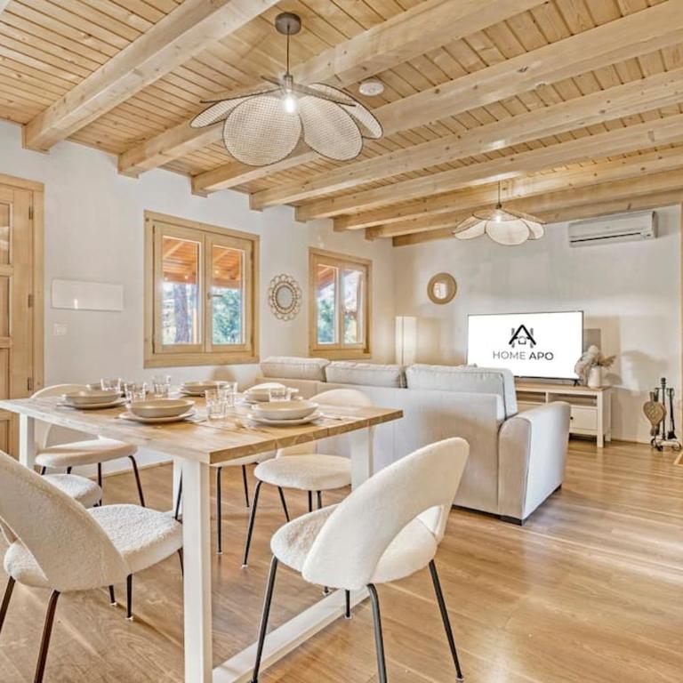 Cozy wood cabin, Casino, Pool, 25 min to Madrid Center - Two-Bedroom Villa - 27