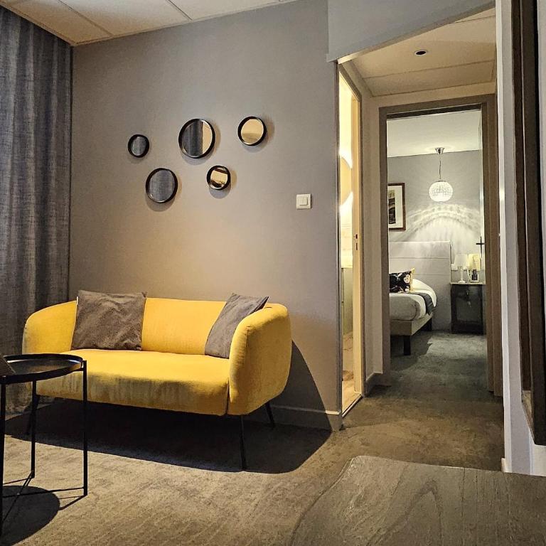 Brit Hotel Acacias - Chambre Double Club avec Salon Privé (24 m²) - 1