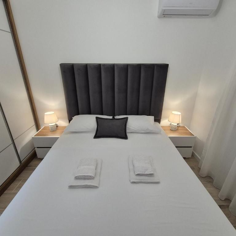 Frekuenca Apartments - One-Bedroom Apartment - 33