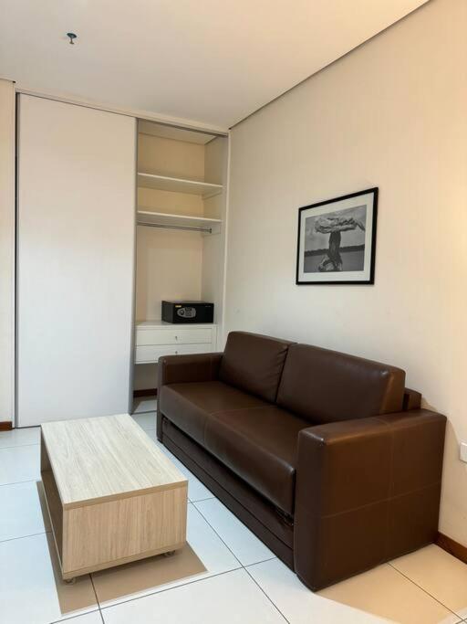 Vista al Río Paraguay, Costanera Asu - Apartamento de 1 dormitorio - 53
