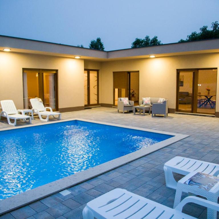 Luxury Villa G Residency - Villa - 19