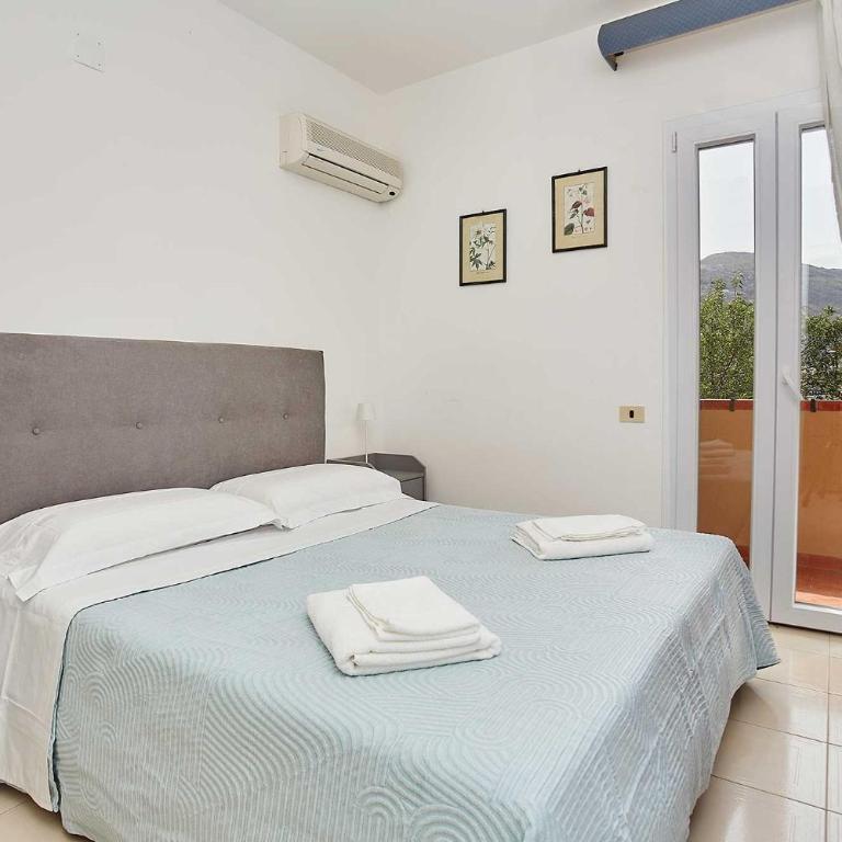 Mondello Adone - Three-Bedroom House - 6