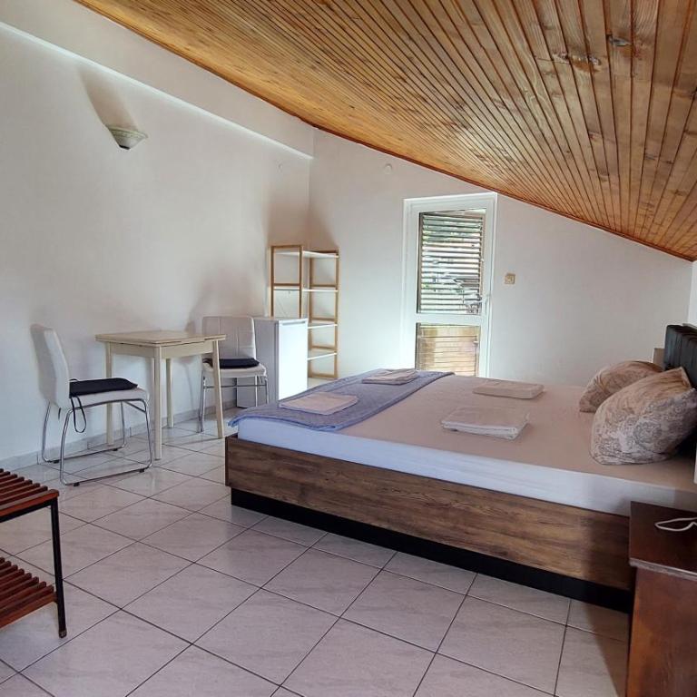 Guesthouse Mixe - Quadruple Room with Balcony - 2