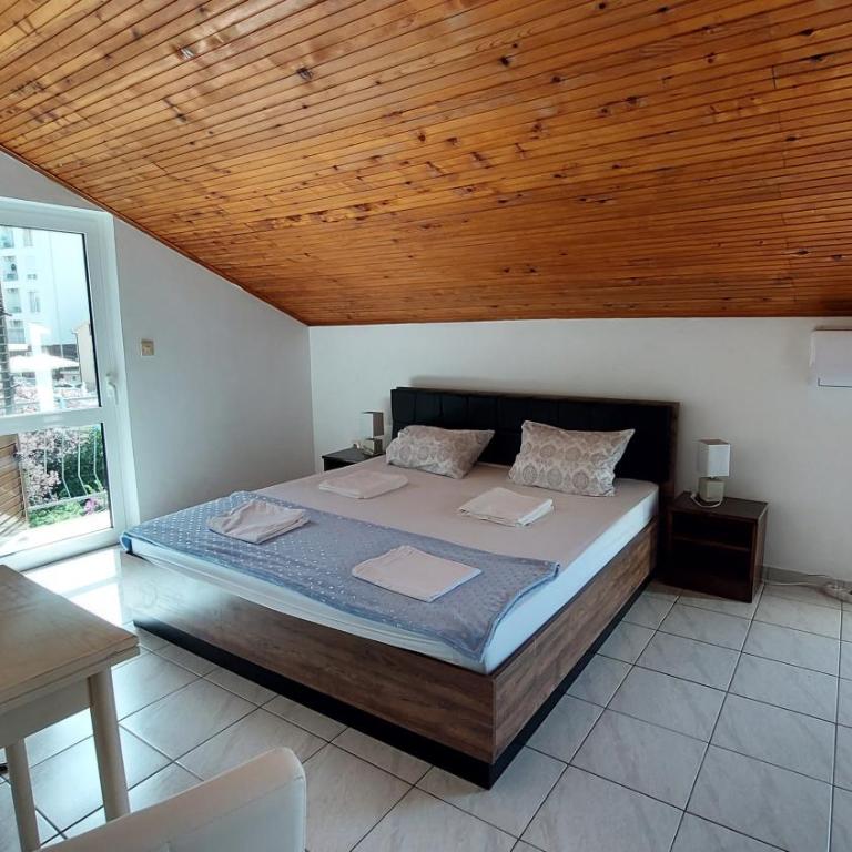 Guesthouse Mixe - Quadruple Room with Balcony - 4