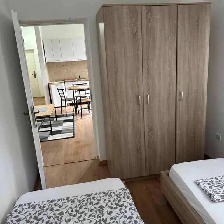 Apartments Becici - Porodična Soba sa Balkonom - 9