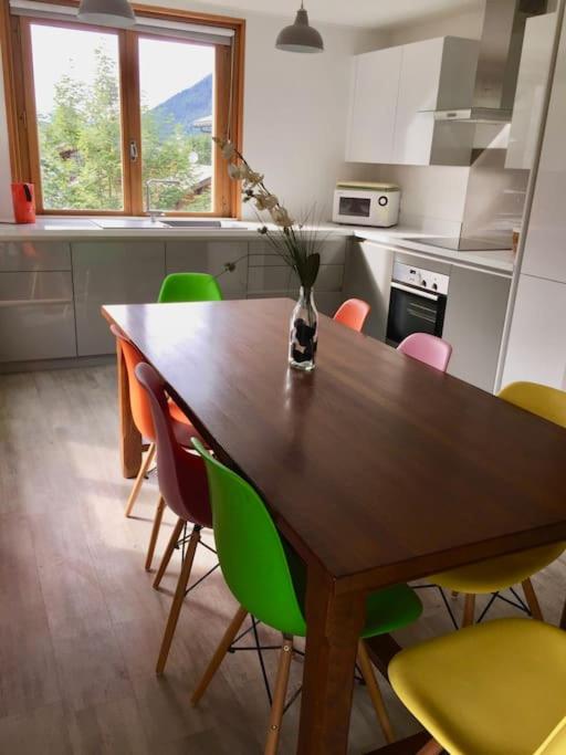 Jangilau - Large, triple aspect apartment in central Morzine - Three-Bedroom Apartment - 3
