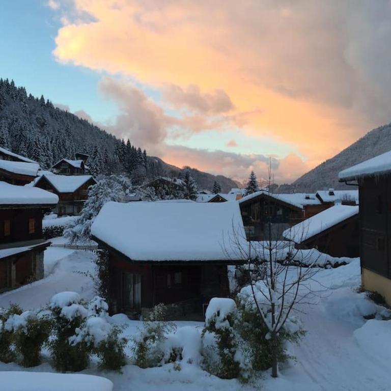 Jangilau - Large, triple aspect apartment in central Morzine - Three-Bedroom Apartment - 10