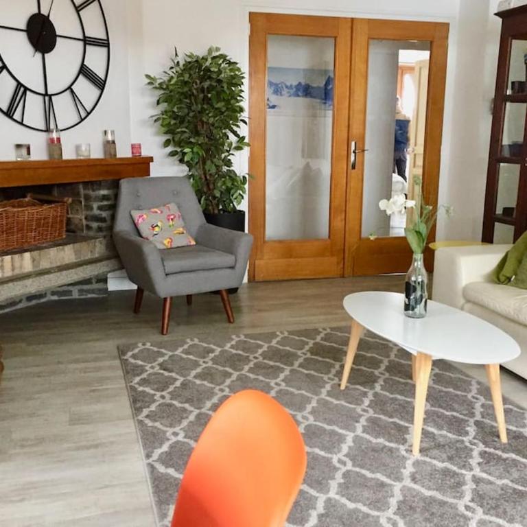 Jangilau - Large, triple aspect apartment in central Morzine - Three-Bedroom Apartment - 14