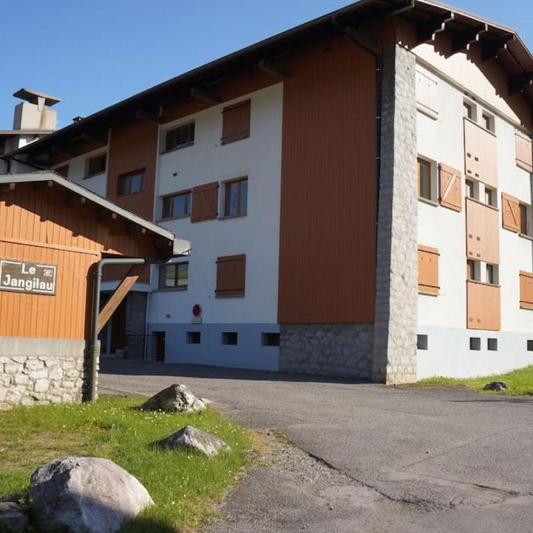Jangilau - Large, triple aspect apartment in central Morzine - Three-Bedroom Apartment - 20