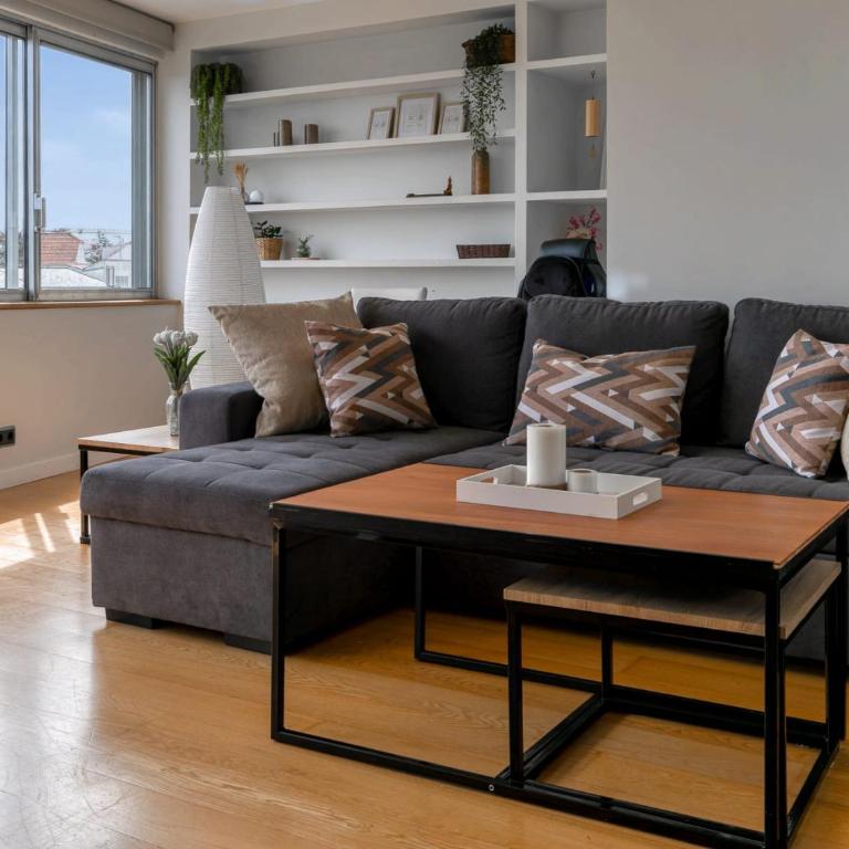 Buena ubicación y plaza de garaje - Apartamento de 3 dormitorios con vistas - 4