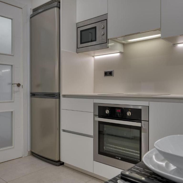 Buena ubicación y plaza de garaje - Apartamento de 3 dormitorios con vistas - 7