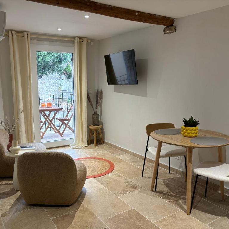 La Pablita by Evasion Riviera, Vieil Antibes, Remparts - One-Bedroom Apartment with Balcony - 3