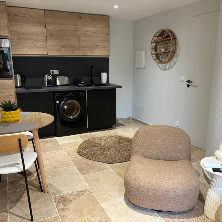 La Pablita by Evasion Riviera, Vieil Antibes, Remparts - One-Bedroom Apartment with Balcony - 1