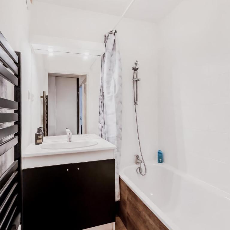 Superbe appartement - Parking Gratuit - 4 Personnes - One-Bedroom Apartment - 11