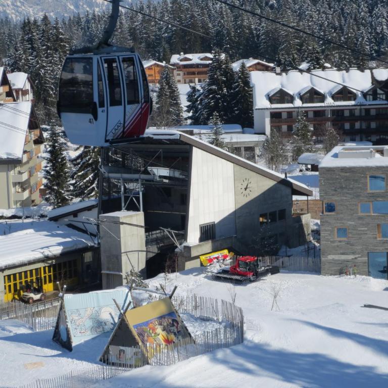 Ferienwohnung Laax mit Traumblick, großem Balkon und Terrasse - Apartment mit 2 Schlafzimmern - 98