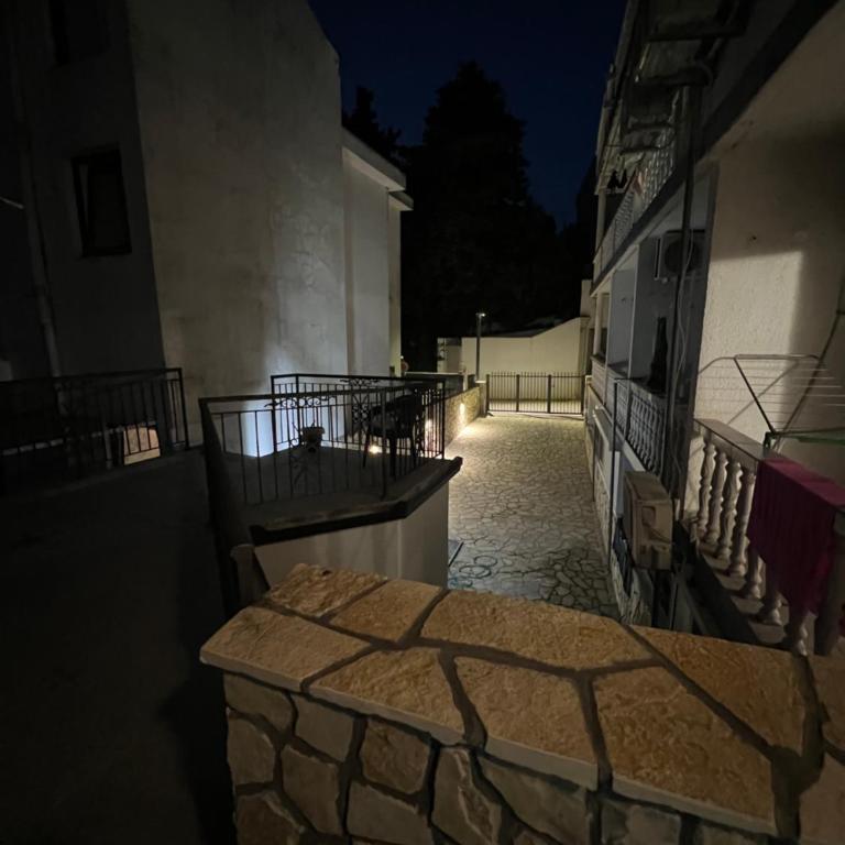 Aparments - Mugoša - Apartman sa 2 Spavaće Sobe - 2