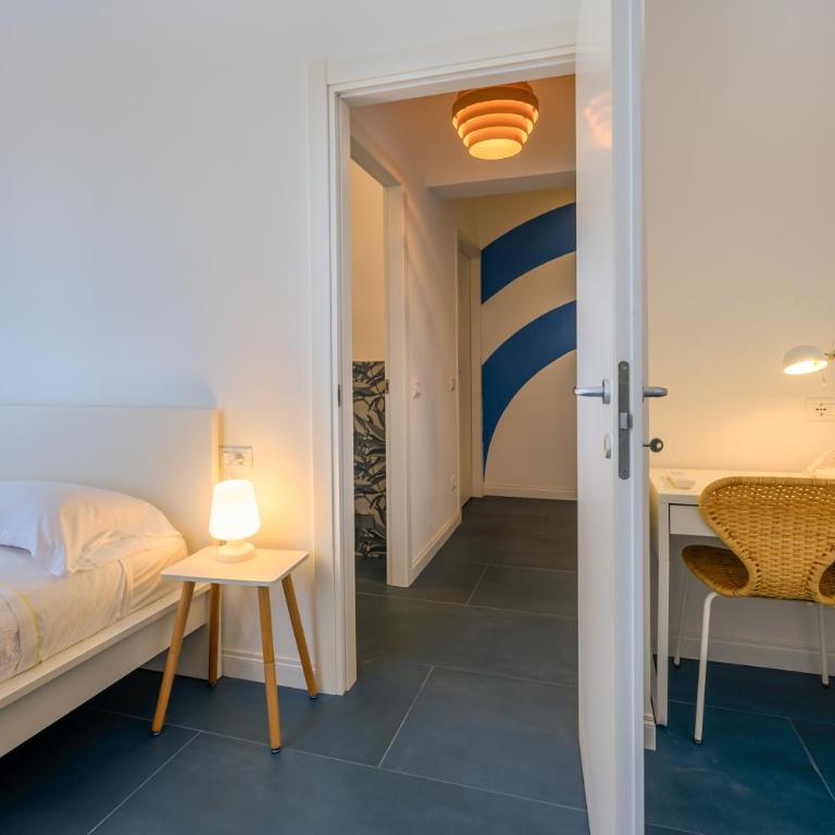 In Fondo al Mar - Three-Bedroom Apartment with Balcony - 25