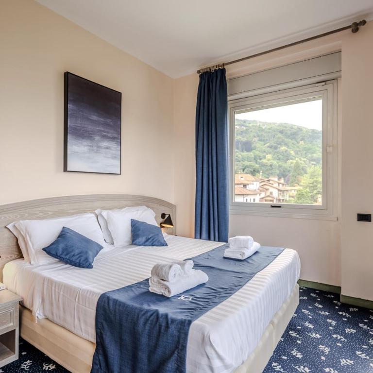 Hotiday Room Collection - Stresa - Camera Standard Matrimoniale/Doppia con Letti Singoli - 2