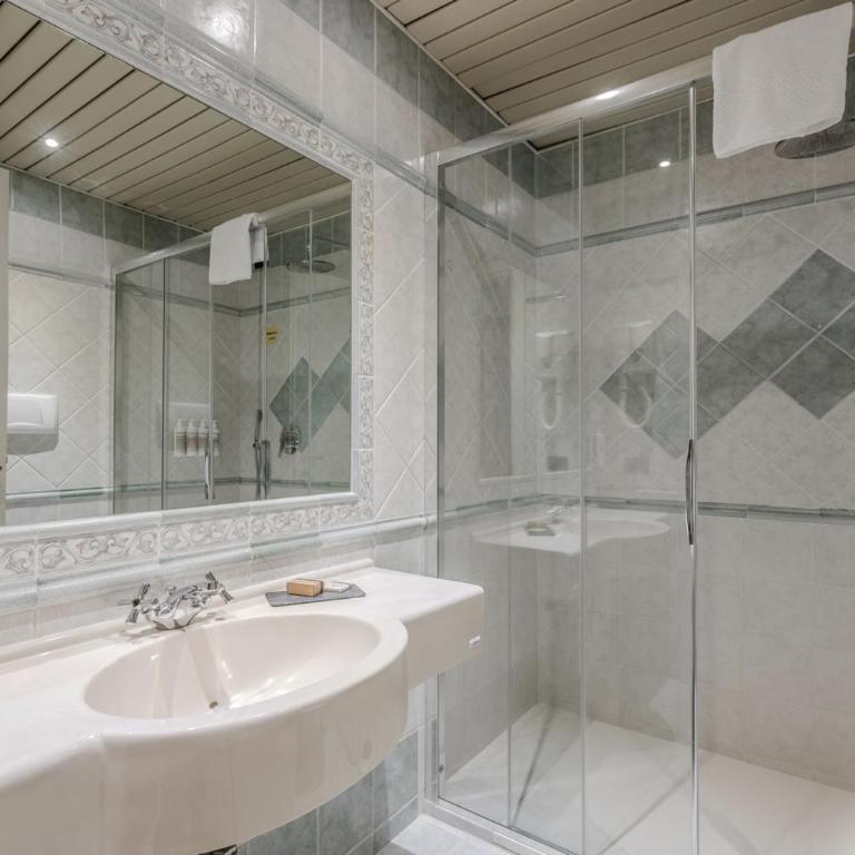 Hotiday Room Collection - Stresa - Camera Standard Matrimoniale/Doppia con Letti Singoli - 15