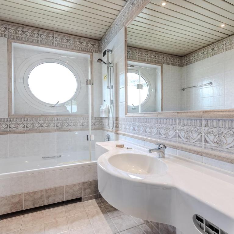 Hotiday Room Collection - Stresa - Camera Standard Matrimoniale/Doppia con Letti Singoli - 20